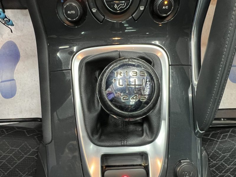 Peugeot 3008 1.6 e-HDi 115ch Allure | 120 000 km | Toit panoramique | GPS | Tête-haute