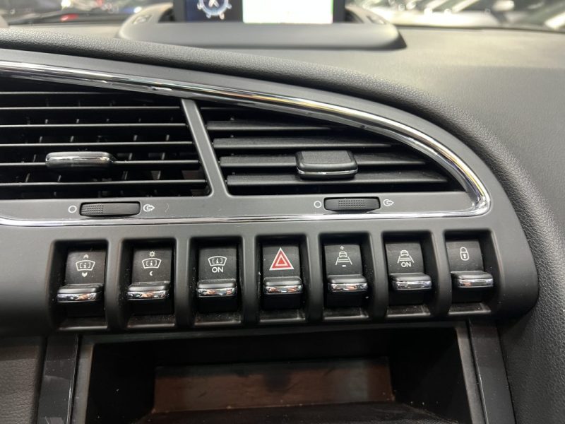 Peugeot 3008 1.6 e-HDi 115ch Allure | 120 000 km | Toit panoramique | GPS | Tête-haute