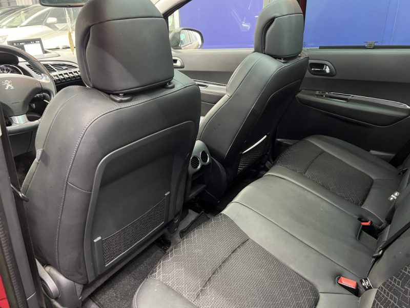 Peugeot 3008 1.6 e-HDi 115ch Allure | 120 000 km | Toit panoramique | GPS | Tête-haute