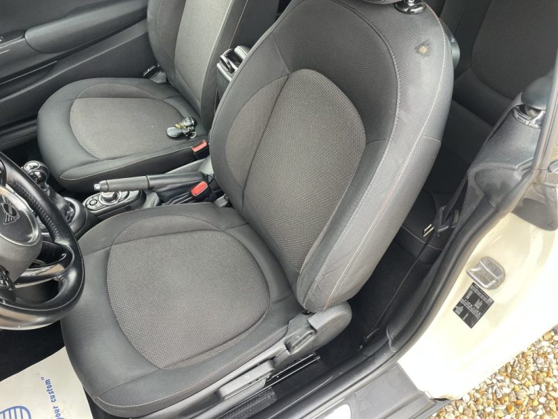 MINI MINI III COOPER D 116CH CABRIOLET 2019