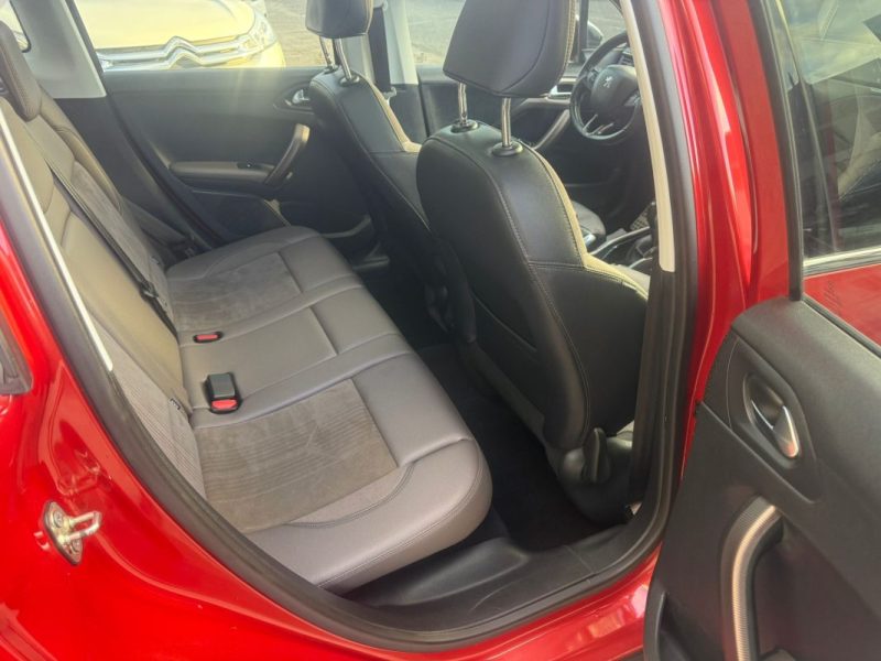 Peugeot 2008 1.6 e-HDi 92Ch Féline Cuivre