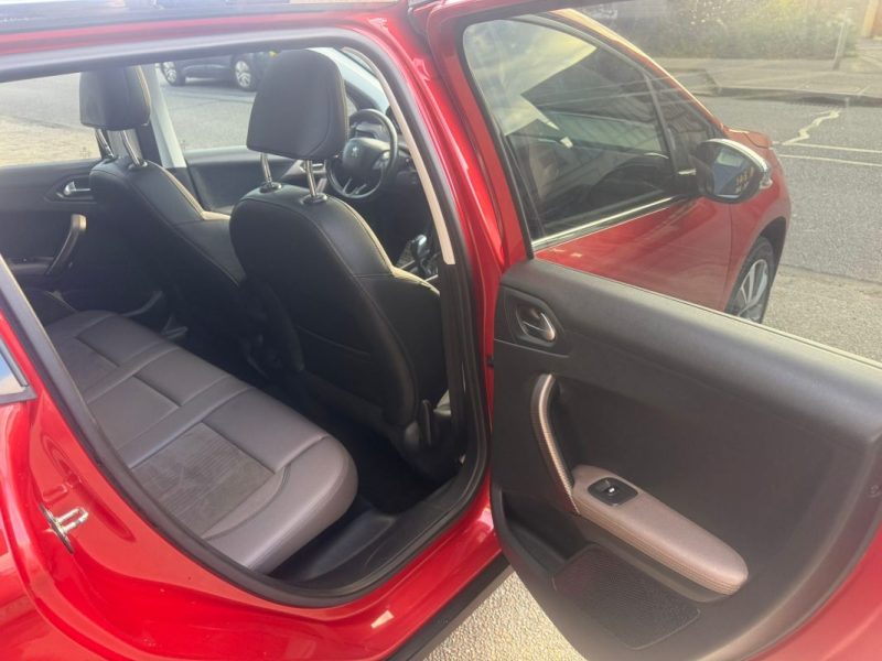 Peugeot 2008 1.6 e-HDi 92Ch Féline Cuivre