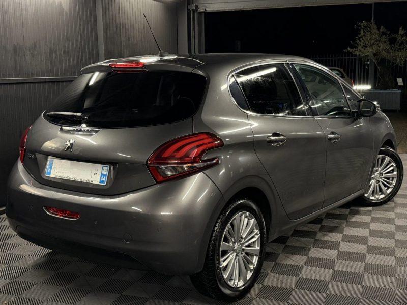 PEUGEOT 208 PHASE 2 ALLURE 1.2 82 Cv ECRAN GPS APPLE CARPLAY & ANDROID AUTO - GARANTIE 1 AN