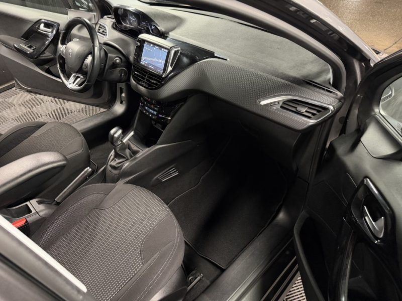 PEUGEOT 208 PHASE 2 ALLURE 1.2 82 Cv ECRAN GPS APPLE CARPLAY & ANDROID AUTO - GARANTIE 1 AN