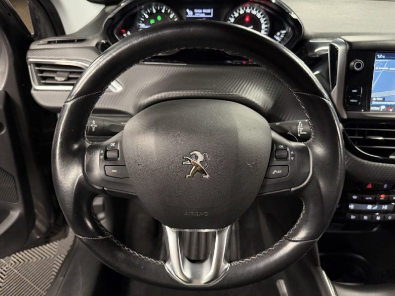 PEUGEOT 208 PHASE 2 ALLURE 1.2 82 Cv ECRAN GPS APPLE CARPLAY & ANDROID AUTO - GARANTIE 1 AN
