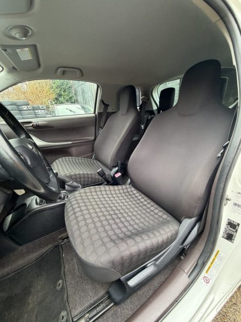 TOYOTA iQ iQ 68 VVT-i - 71 100Kms - Premier Main - 4 Place - Parfait Etat - Distrib ok - Suivit Comp