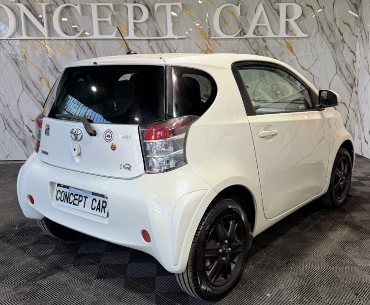 TOYOTA iQ iQ 68 VVT-i - 71 100Kms - Premier Main - 4 Place - Parfait Etat - Distrib ok - Suivit Comp