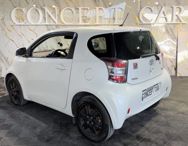 TOYOTA iQ iQ 68 VVT-i - 71 100Kms - Premier Main - 4 Place - Parfait Etat - Distrib ok - Suivit Comp