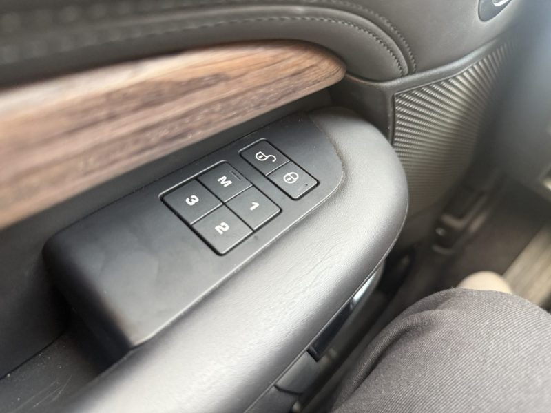 LAND ROVER DISCOVERY MARK III LUXURY 7 PLACES 2.0 300ch- ORIGINE FR- TOIT OUVRANT- 59.000KM - 2019