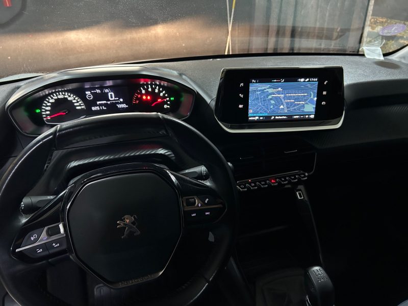 PEUGEOT 208 II 1.2 75CH 2 PLACES PREMIUM 2022 PRIX HT : 5408 €