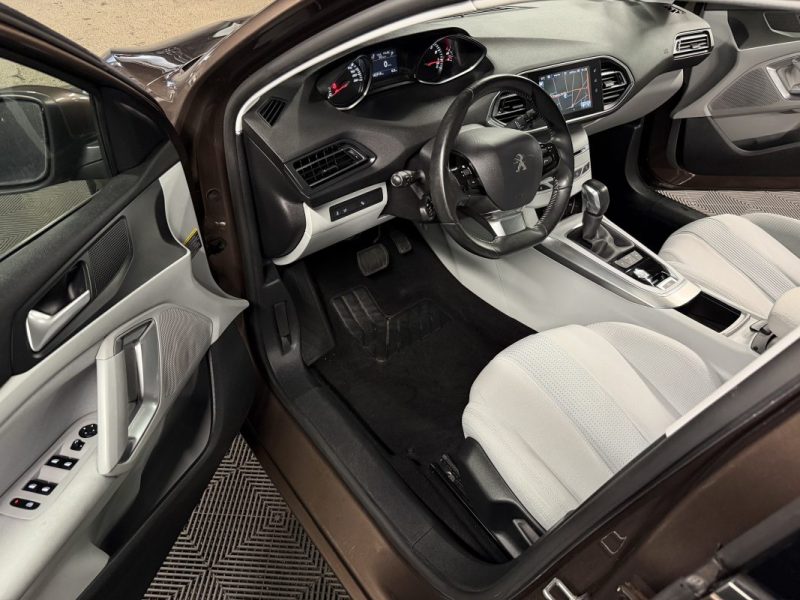 PEUGEOT 308 II ALLURE 1.2 130 Cv BOITE AUTOMATIQUE / 5 PORTES CRIT AIR 1 - GARANTIE 1 AN