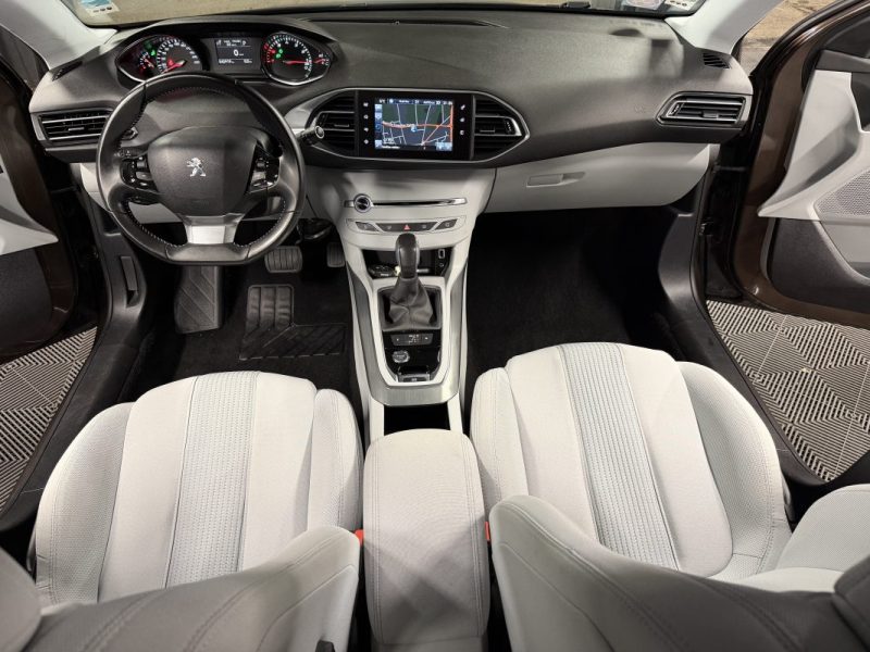 PEUGEOT 308 II ALLURE 1.2 130 Cv BOITE AUTOMATIQUE / 5 PORTES CRIT AIR 1 - GARANTIE 1 AN