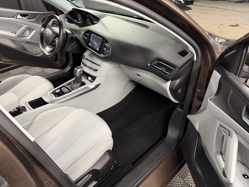 PEUGEOT 308 II ALLURE 1.2 130 Cv BOITE AUTOMATIQUE / 5 PORTES CRIT AIR 1 - GARANTIE 1 AN