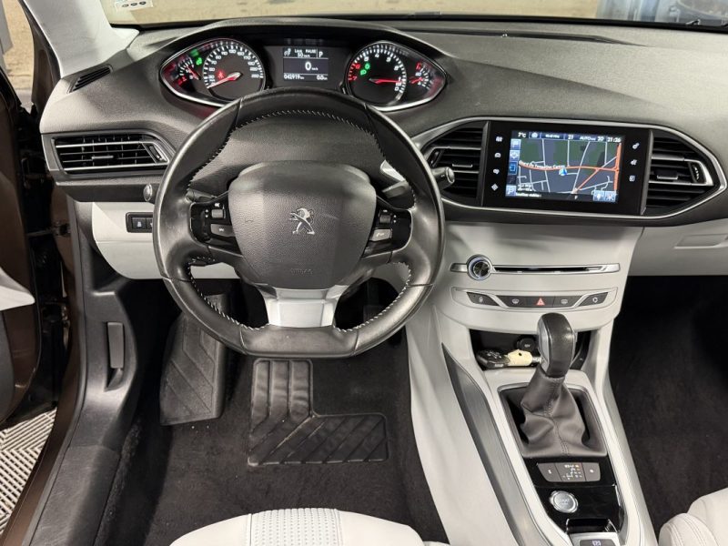 PEUGEOT 308 II ALLURE 1.2 130 Cv BOITE AUTOMATIQUE / 5 PORTES CRIT AIR 1 - GARANTIE 1 AN