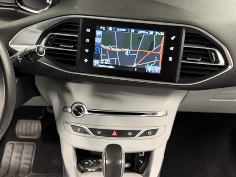 PEUGEOT 308 II ALLURE 1.2 130 Cv BOITE AUTOMATIQUE / 5 PORTES CRIT AIR 1 - GARANTIE 1 AN