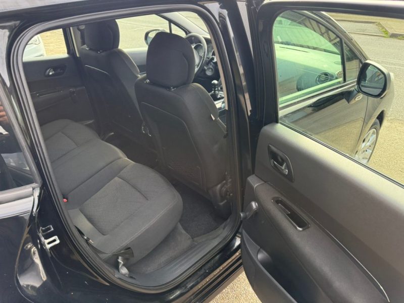 Peugeot 3008 1.6 HDi 110Ch Confort Pack