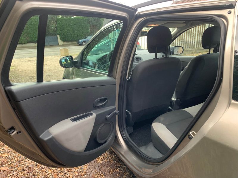 RENAULT CLIO III 1.5 DCI 70 SL TOMTOM EDITION 2009