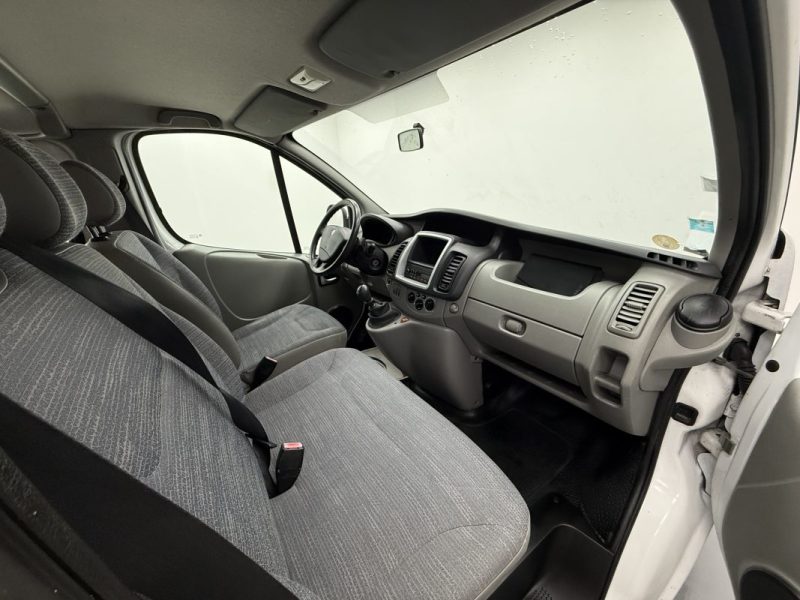 RENAULT TRAFIC PASSENGER L1H1 2.0DCI 90 AUTHENTIQUE 2010