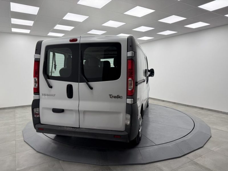RENAULT TRAFIC PASSENGER L1H1 2.0DCI 90 AUTHENTIQUE 2010