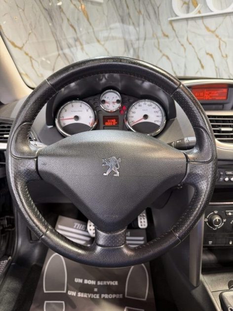PEUGEOT 207 COUPE CAB 1.6 PREMIUN  - 2010 - 58 259Kms - Premier Main - Distrib ok - Suivit RENAULT
