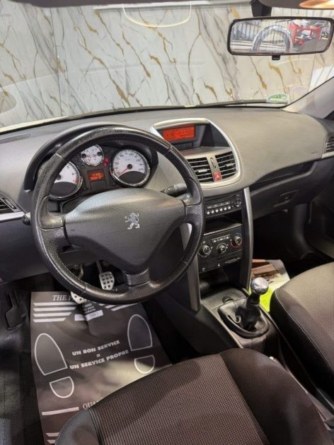 PEUGEOT 207 COUPE CAB 1.6 PREMIUN  - 2010 - 58 259Kms - Premier Main - Distrib ok - Suivit RENAULT