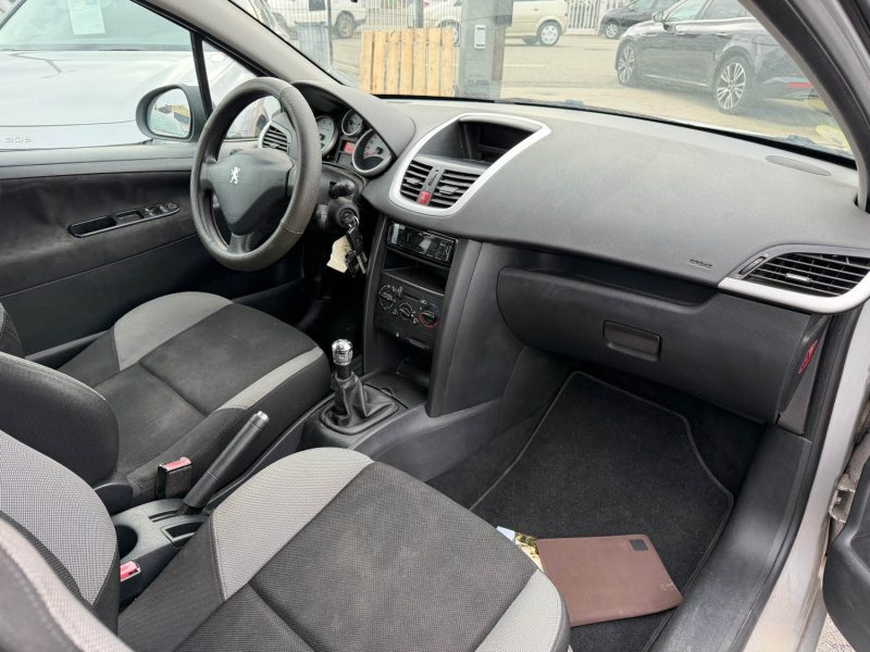 PEUGEOT 207 1.4E 75CH URBAN GARANTIE 