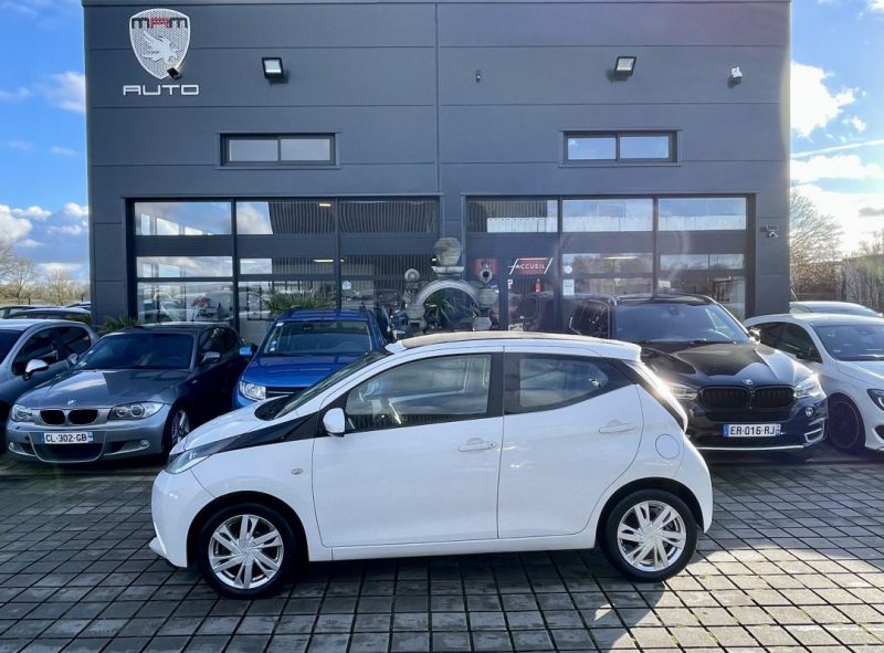 TOYOTA AYGO II 1.0 VVT-70CH RACING X-PLAY X-SHIFT Automatique