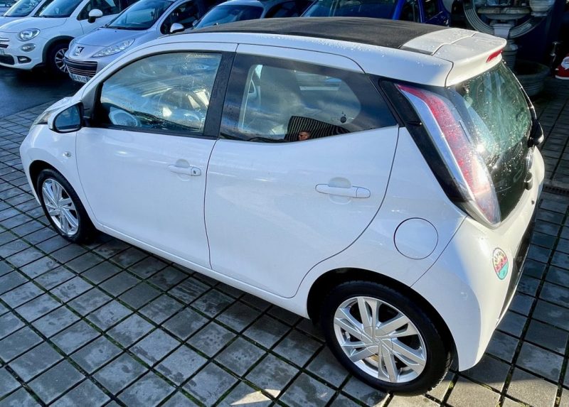 TOYOTA AYGO II 1.0 VVT-70CH RACING X-PLAY X-SHIFT Automatique
