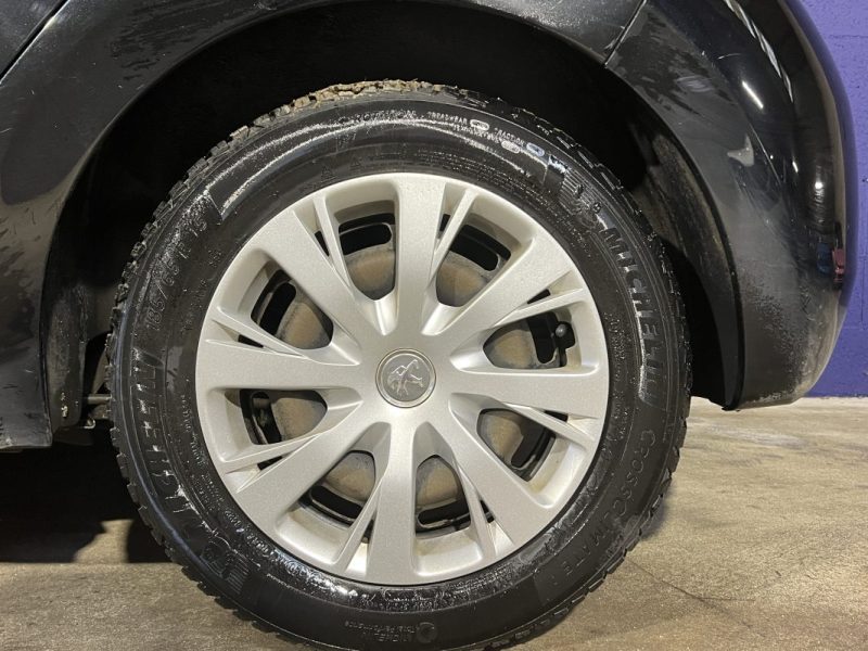 PEUGEOT 208 1.6 BLUE HDI 75CH SOCIETE - SUIVI FACTURES - GPS - 101800KM 