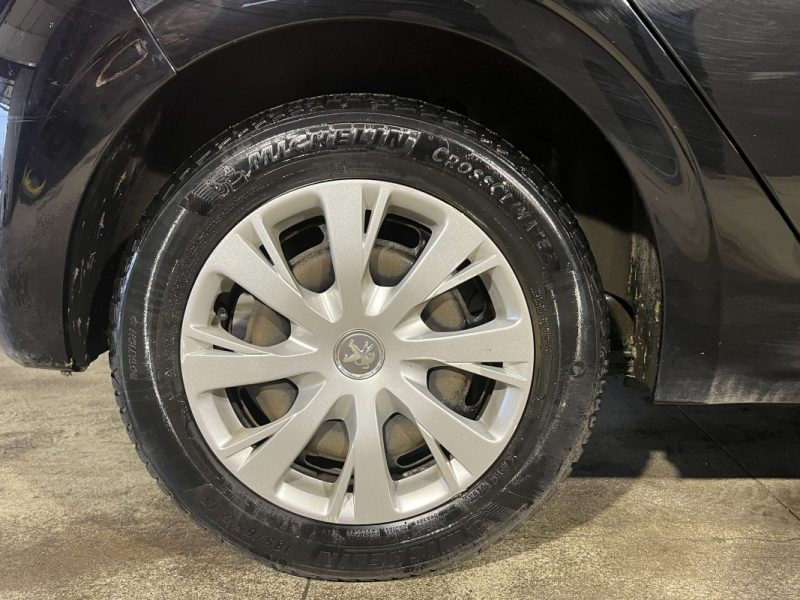 PEUGEOT 208 1.6 BLUE HDI 75CH SOCIETE - SUIVI FACTURES - GPS - 101800KM 