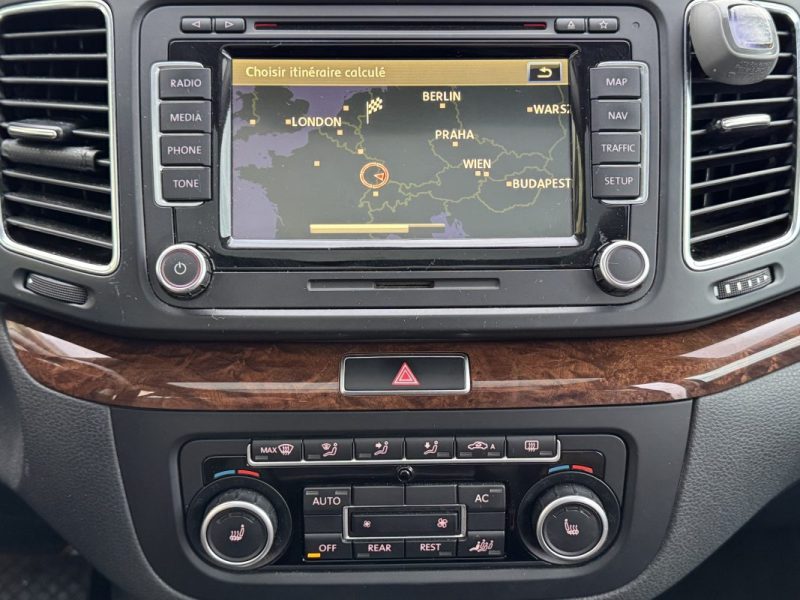 VOLKSWAGEN SHARAN LUXE 2011