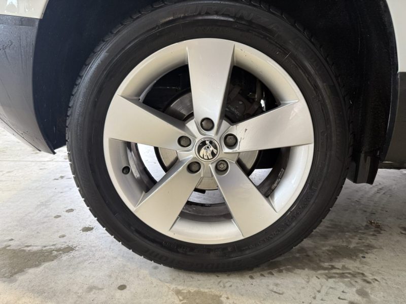 SKODA KAROQ 1.6 TDI DSG7 BUISNESS / SELLERIE FULL CUIR / CAR PLAY / CAMÉRA / 172 000km / 2018