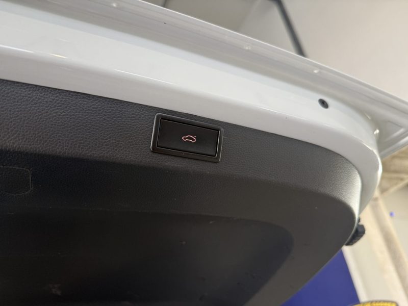 SKODA KAROQ 1.6 TDI DSG7 BUISNESS / SELLERIE FULL CUIR / CAR PLAY / CAMÉRA / 172 000km / 2018