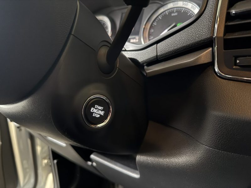 SKODA KAROQ 1.6 TDI DSG7 BUISNESS / SELLERIE FULL CUIR / CAR PLAY / CAMÉRA / 172 000km / 2018