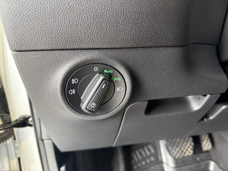 SKODA KAROQ 1.6 TDI DSG7 BUISNESS / SELLERIE FULL CUIR / CAR PLAY / CAMÉRA / 172 000km / 2018