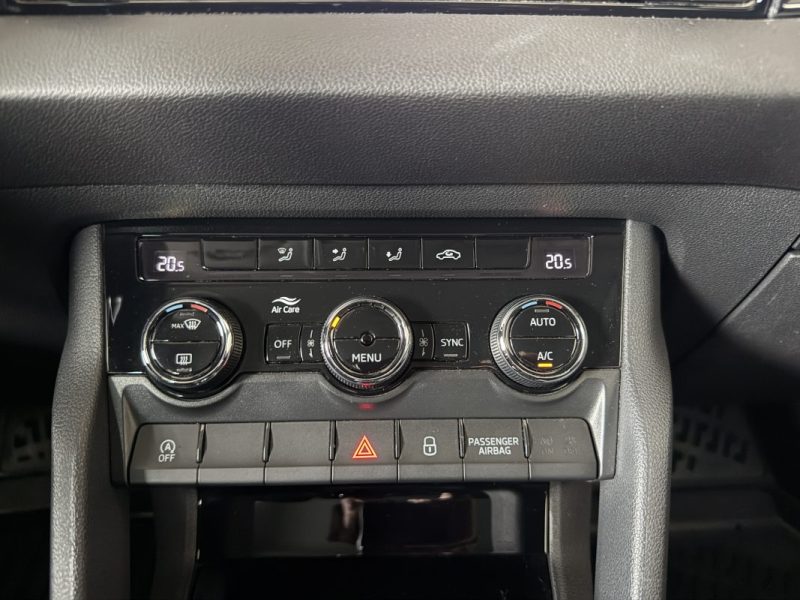 SKODA KAROQ 1.6 TDI DSG7 BUISNESS / SELLERIE FULL CUIR / CAR PLAY / CAMÉRA / 172 000km / 2018