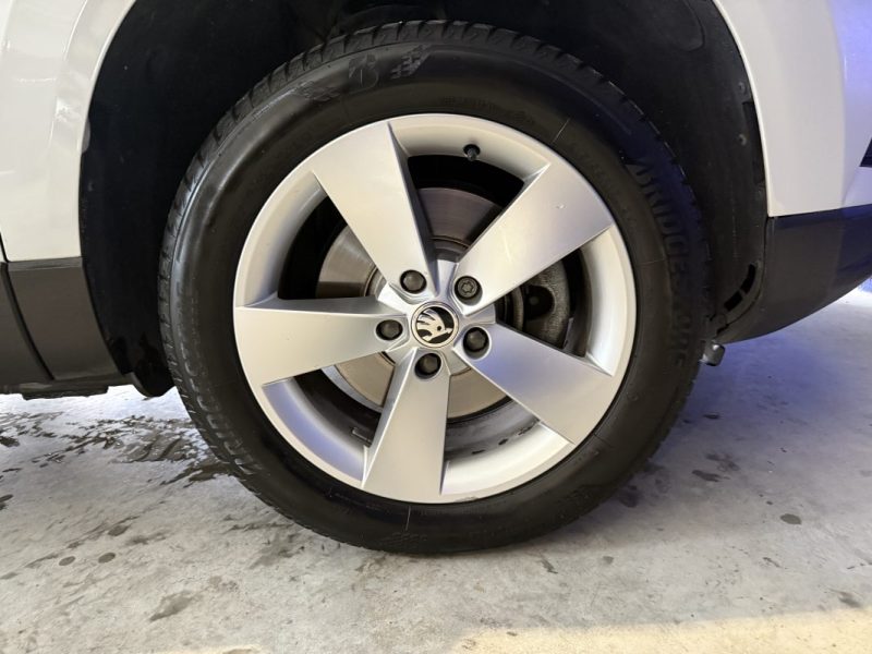 SKODA KAROQ 1.6 TDI DSG7 BUISNESS / SELLERIE FULL CUIR / CAR PLAY / CAMÉRA / 172 000km / 2018