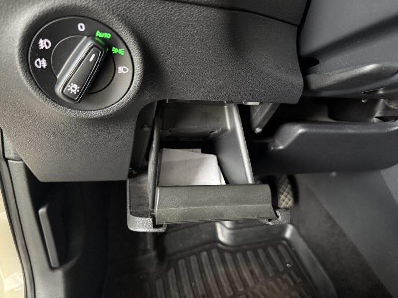 SKODA KAROQ 1.6 TDI DSG7 BUISNESS / SELLERIE FULL CUIR / CAR PLAY / CAMÉRA / 172 000km / 2018