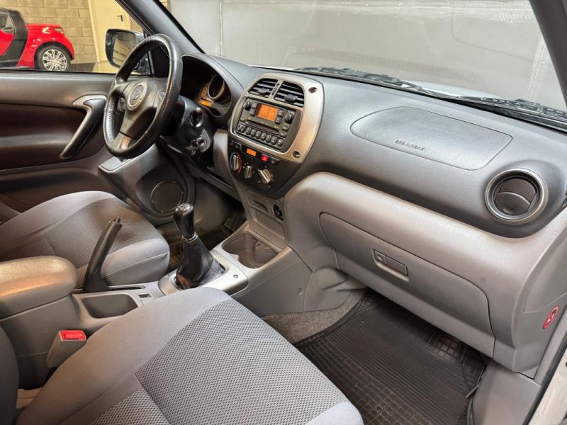 TOYOTA RAV4 2.0 D-4D 115CV 4X4 3 PORTES 2005