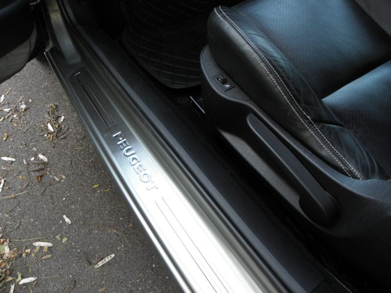 PEUGEOT 207 CC 1.6 HDI 112 FAP FÉLINE BV6 2011