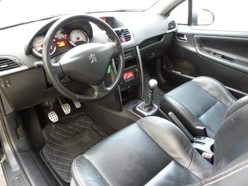 PEUGEOT 207 CC 1.6 HDI 112 FAP FÉLINE BV6 2011