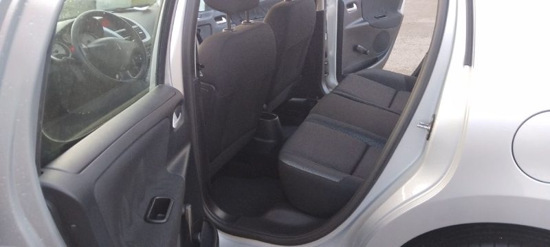 PEUGEOT 207 1.4 ESSENCE 75 CV  AN 11 PHASE 2  110 KM PROPRE BIEN EQUIPEE