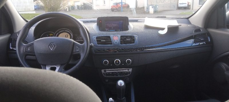 RENAULT MEGANE 3  1.5 DCI 90 CV AN 10 PROPRE BIEN EQUIPE 1 ERE MAIN