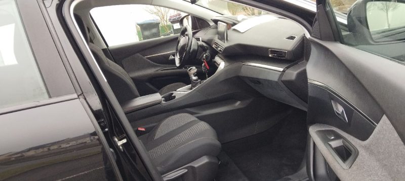 PEUGEOT 3008 HDI 130 CV AN 18 BIEN EQUIPE 126 KM