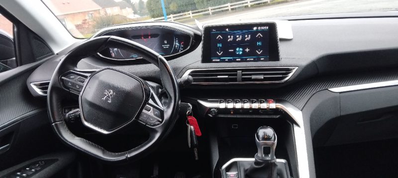 PEUGEOT 3008 HDI 130 CV AN 18 BIEN EQUIPE 126 KM