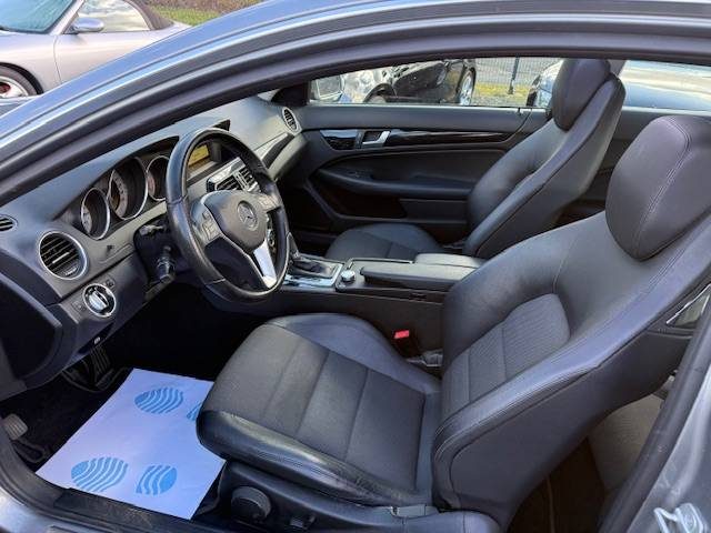 MERCEDES-BENZ C-KLASSE C   180 CGI BLUEEFFICIENCY 2012 - 32957KM