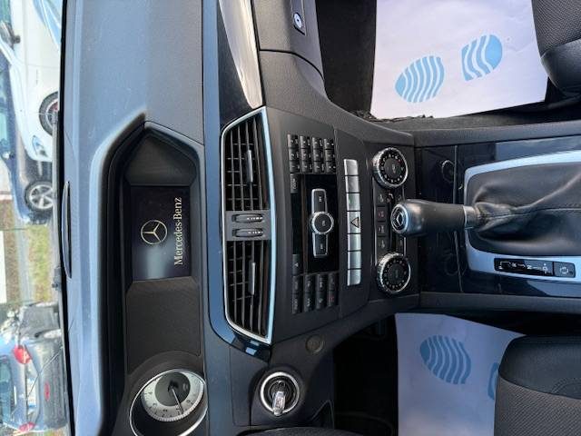 MERCEDES-BENZ C-KLASSE C   180 CGI BLUEEFFICIENCY 2012 - 32957KM