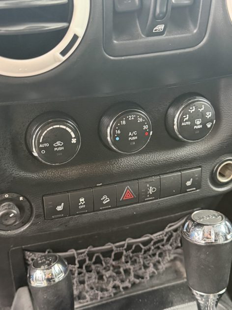 JEEP WRANGLER UNLIMITED 2014 - 75 881Kms - Premier Main - Parfait Etat - SUIVIT JEEP