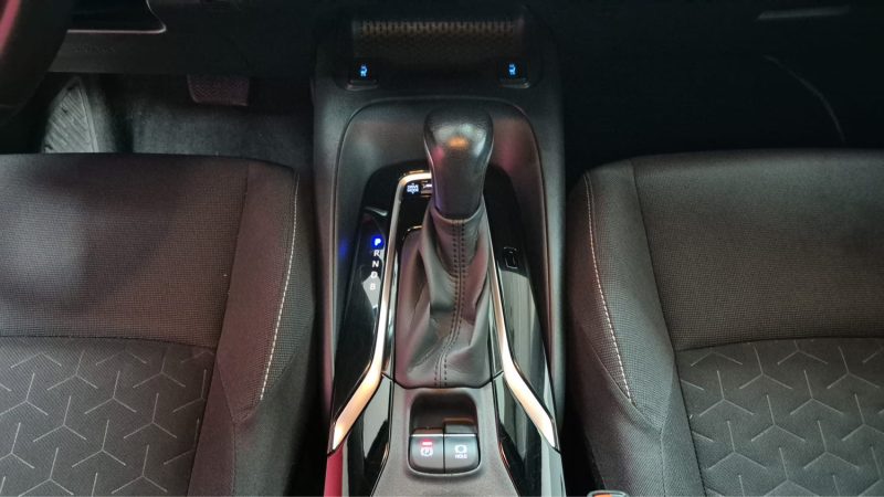 TOYOTA COROLLA BERLINE 122cv DYNAMIC BUSINESS/1 ERE MAIN/TVA RECUPERABLE