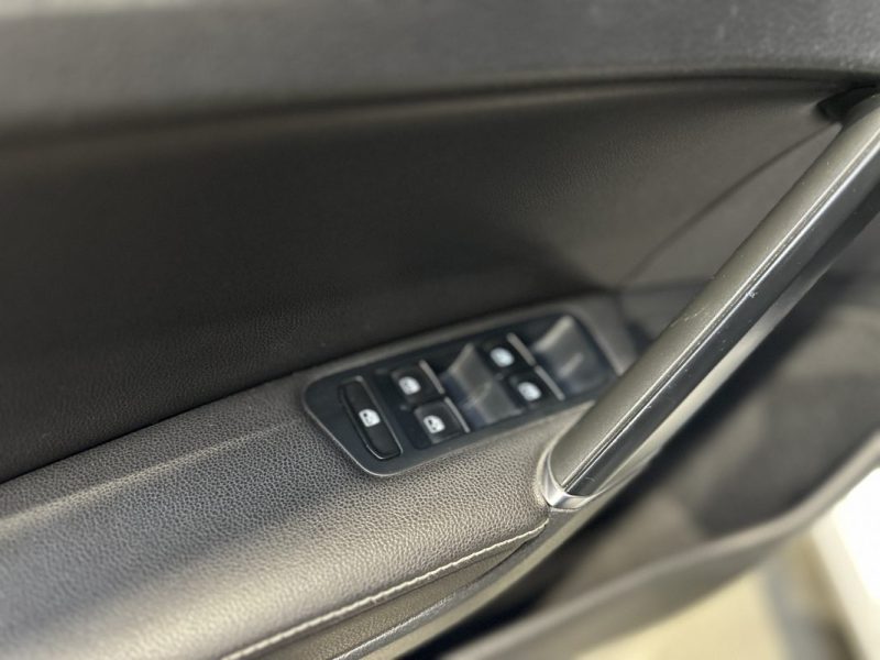 VOLKSWAGEN GOLF 7R SW 300ch 4Motion DSG 6 - Toit Ouvrant - Apple Carplay